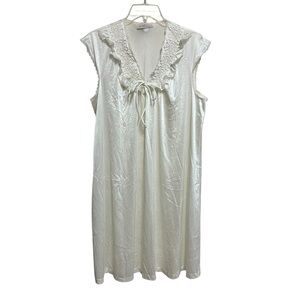 Vintage Collectibles Nightgown Size Medium Ivory Lace Trim Sleeveless USA